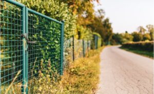 Industrial Fencing: Types of Wire Mesh Rolls and Mistakes to Avoid While Installing It